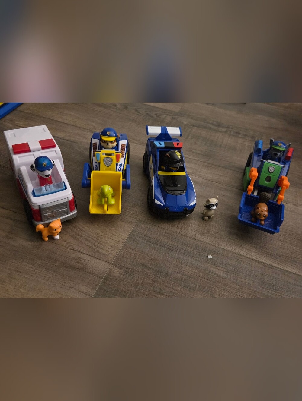 Paw Patrol Blue & Yellow Rescue Vehicle and Character Pack
